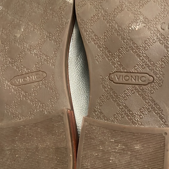 Vionic size7 woman shoe color silver with tassel. Pre owned condition great. - Picture 6 of 8
